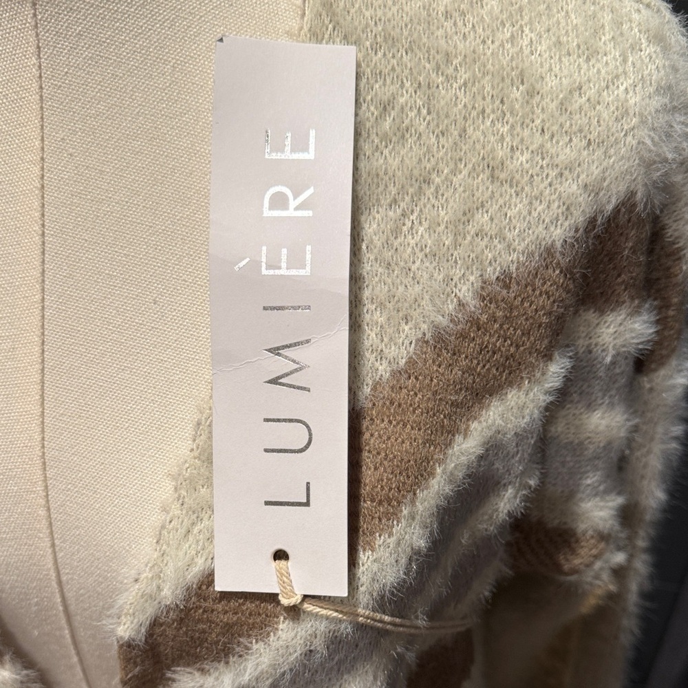 Lumiere NWT Cream and Tan Chevron Fuzzy Long Cardigan Cozy Winter Size Medium - Picture 2 of 5